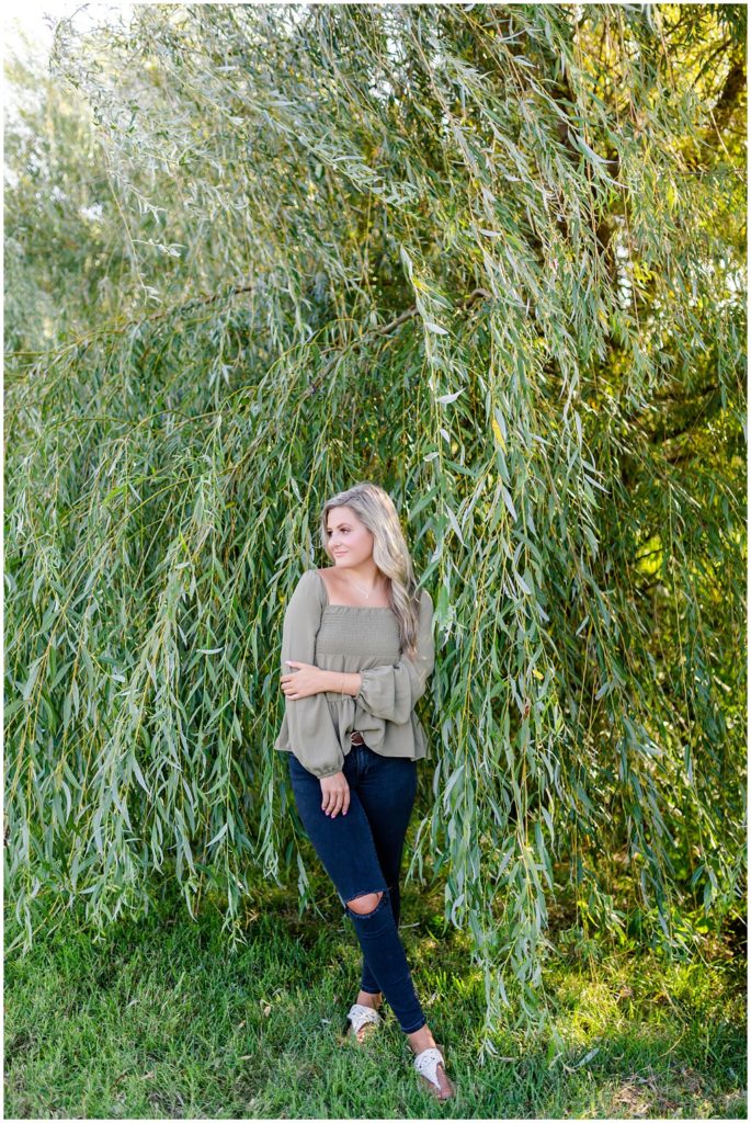 Summer senior portraits with a willow tree