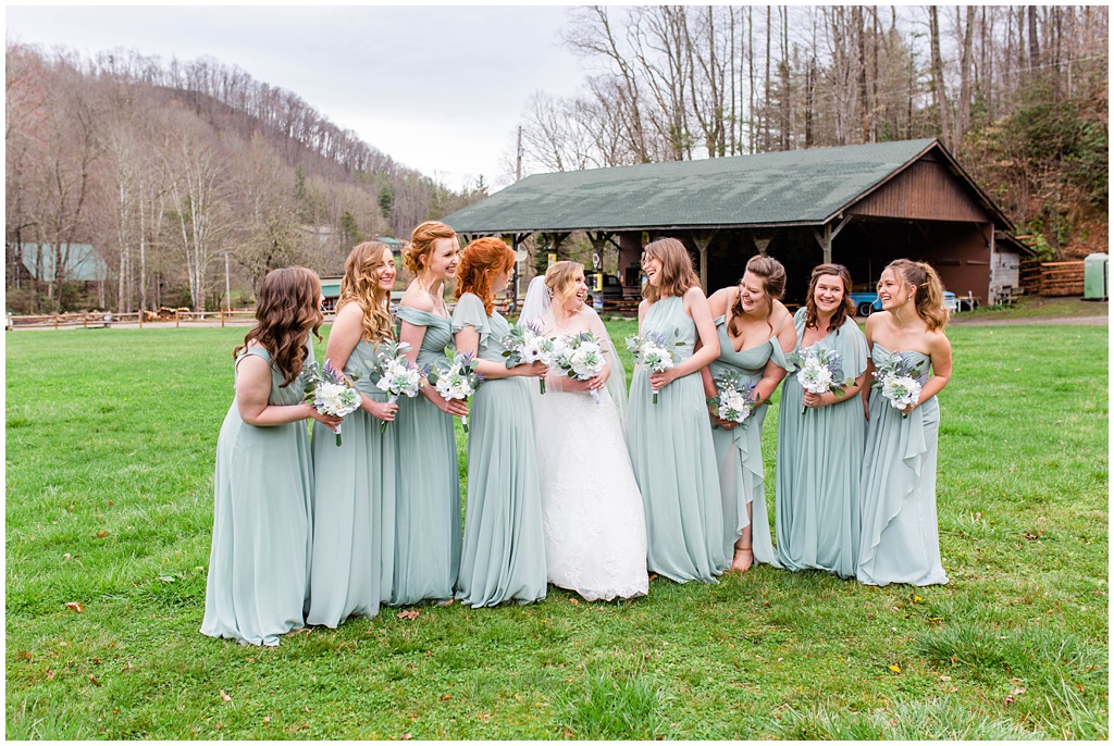 The bride and her bridesmaids with sage green dresses.