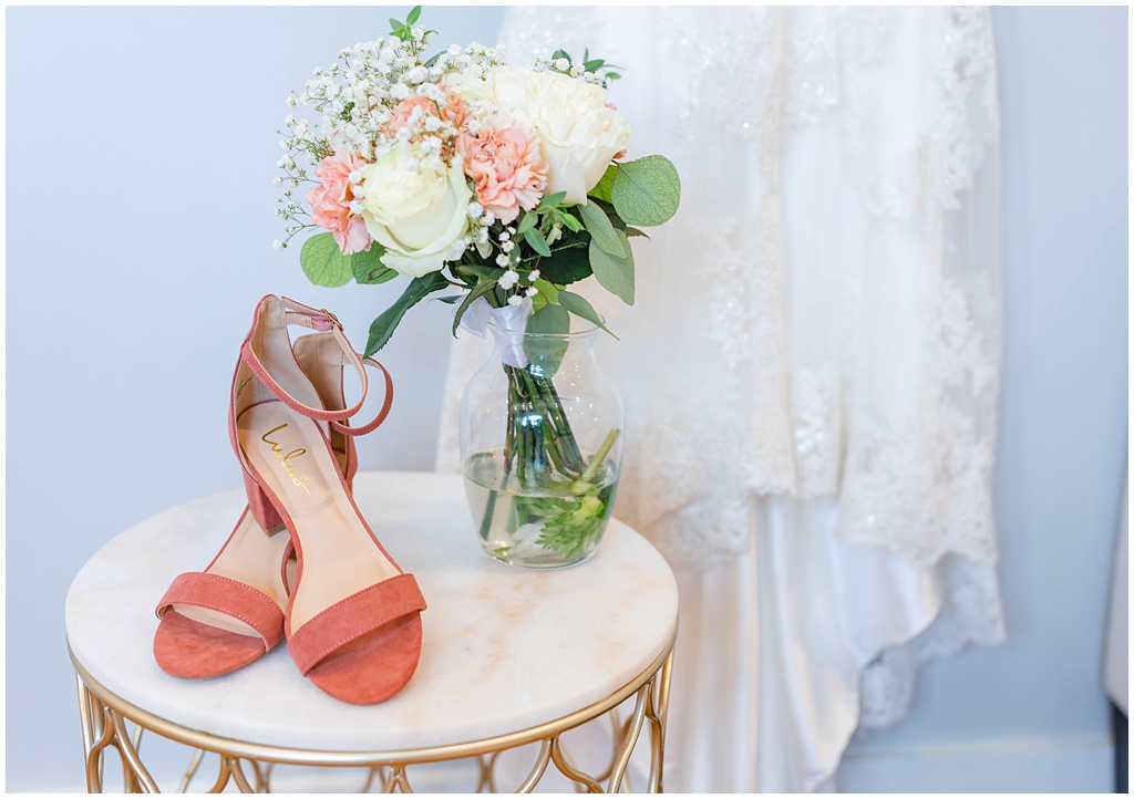 The bride wore coral heels from Lulus.