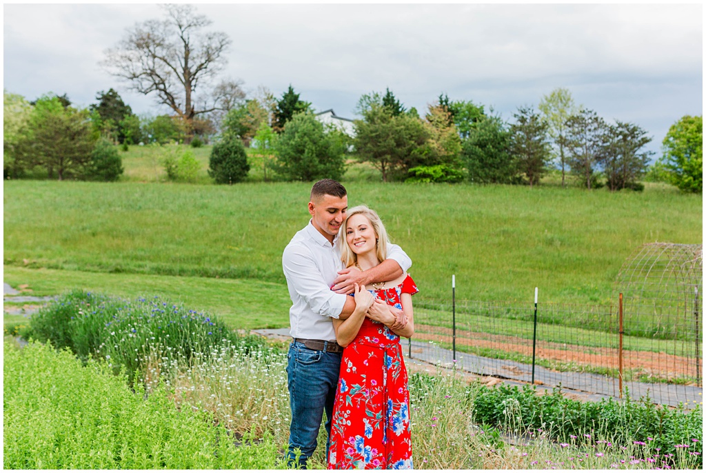 Engagement photo pose ideas in a flower farm