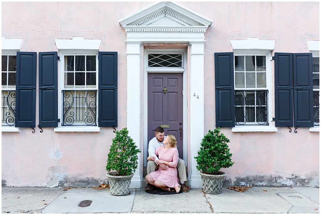 Downtown Charleston Engagement photos in the Spring.