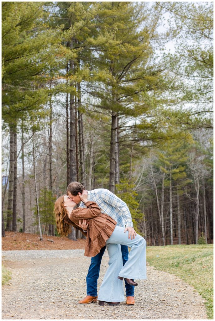 Flare jean engagement outfit inspiration | Asheville Engagement Photographer