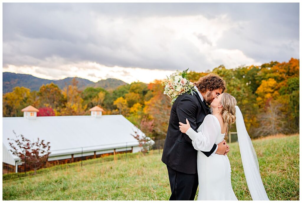 dreamy fall wedding at chestnut ridge